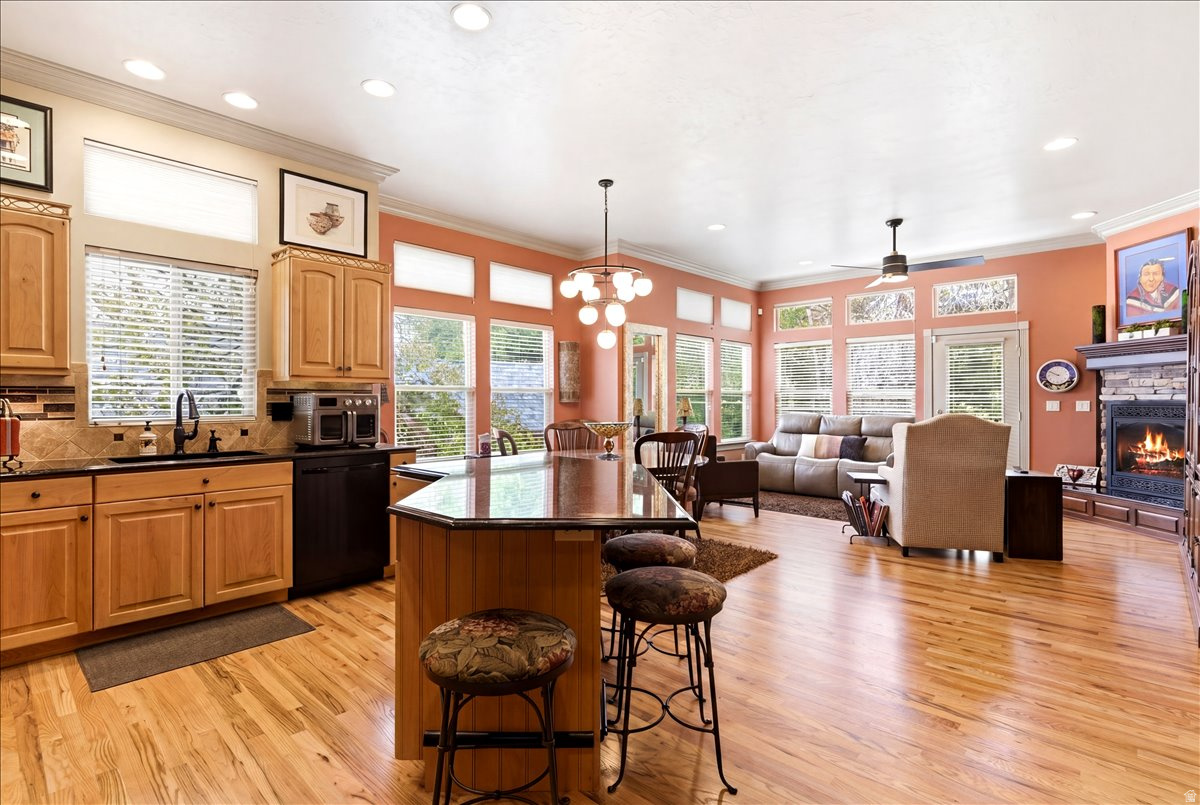 COUNTRY OAKS - Residential