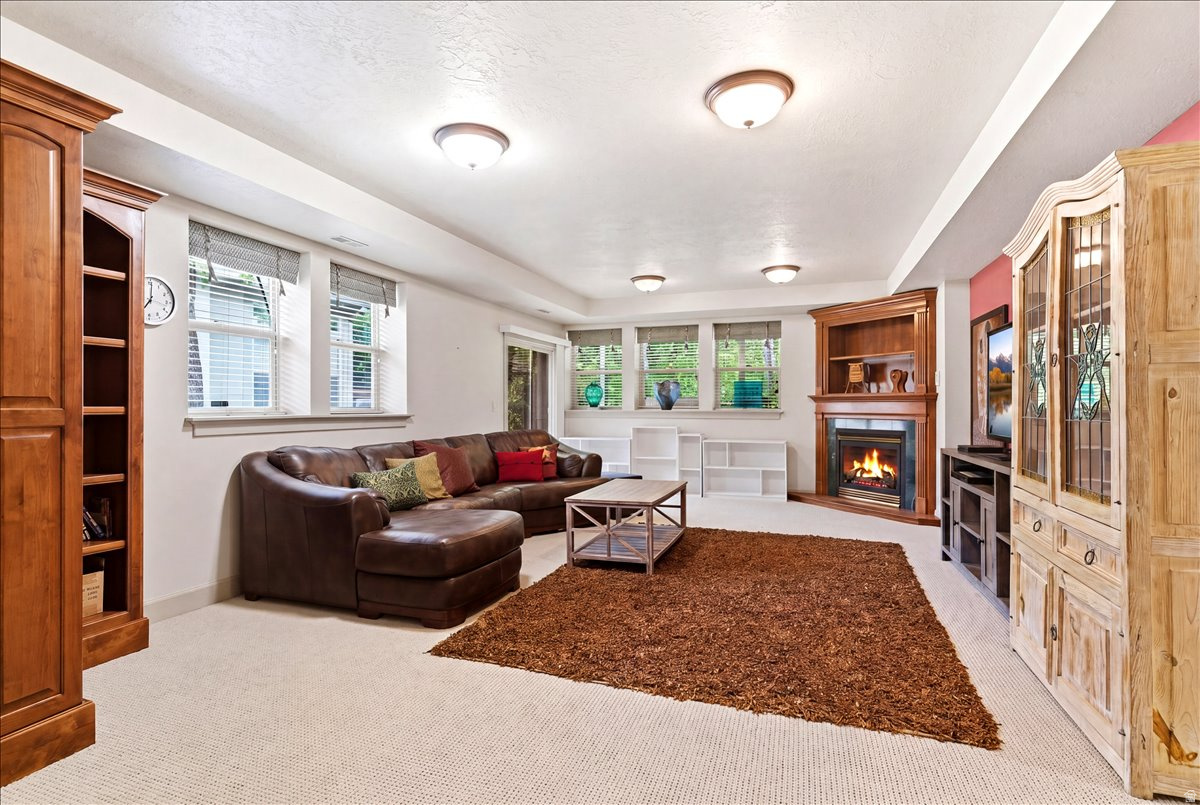 COUNTRY OAKS - Residential