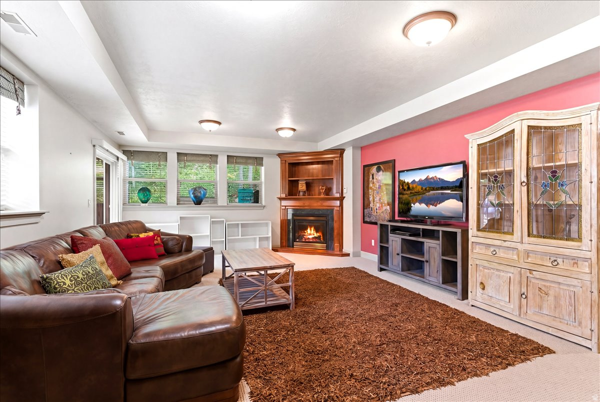 COUNTRY OAKS - Residential