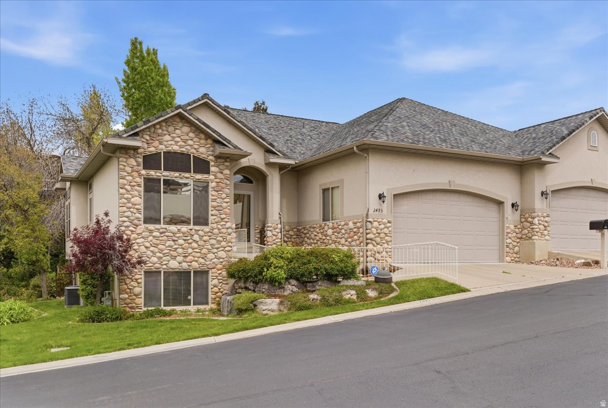 COUNTRY OAKS - Residential