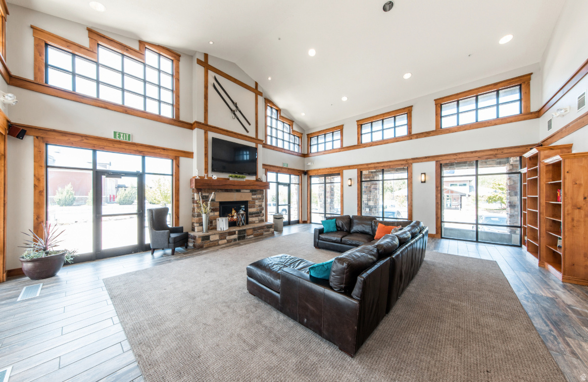 EAGLE CREST NO 3 AT SUNCREST - Residential