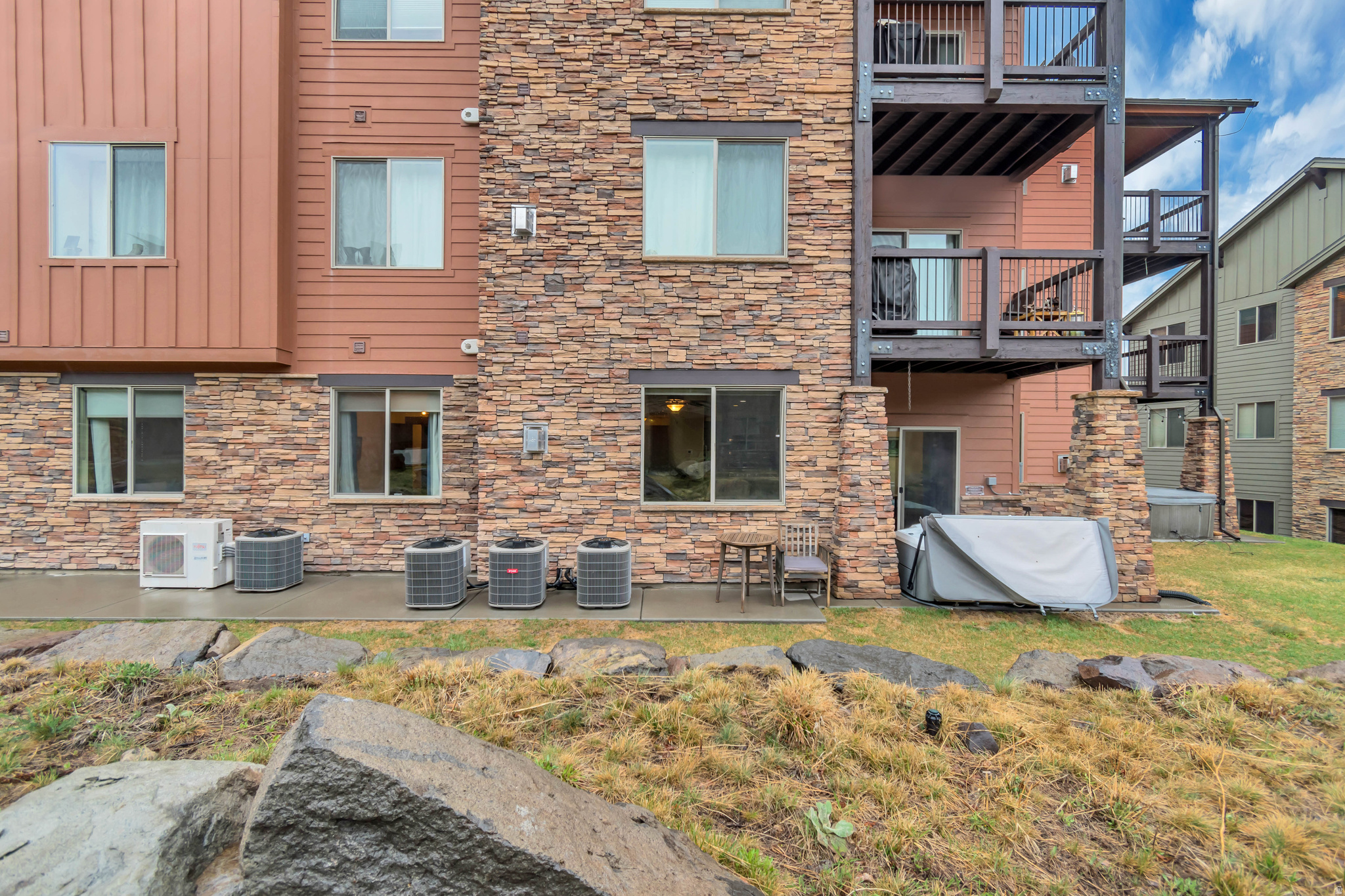 BLACK ROCK RIDGE - Residential