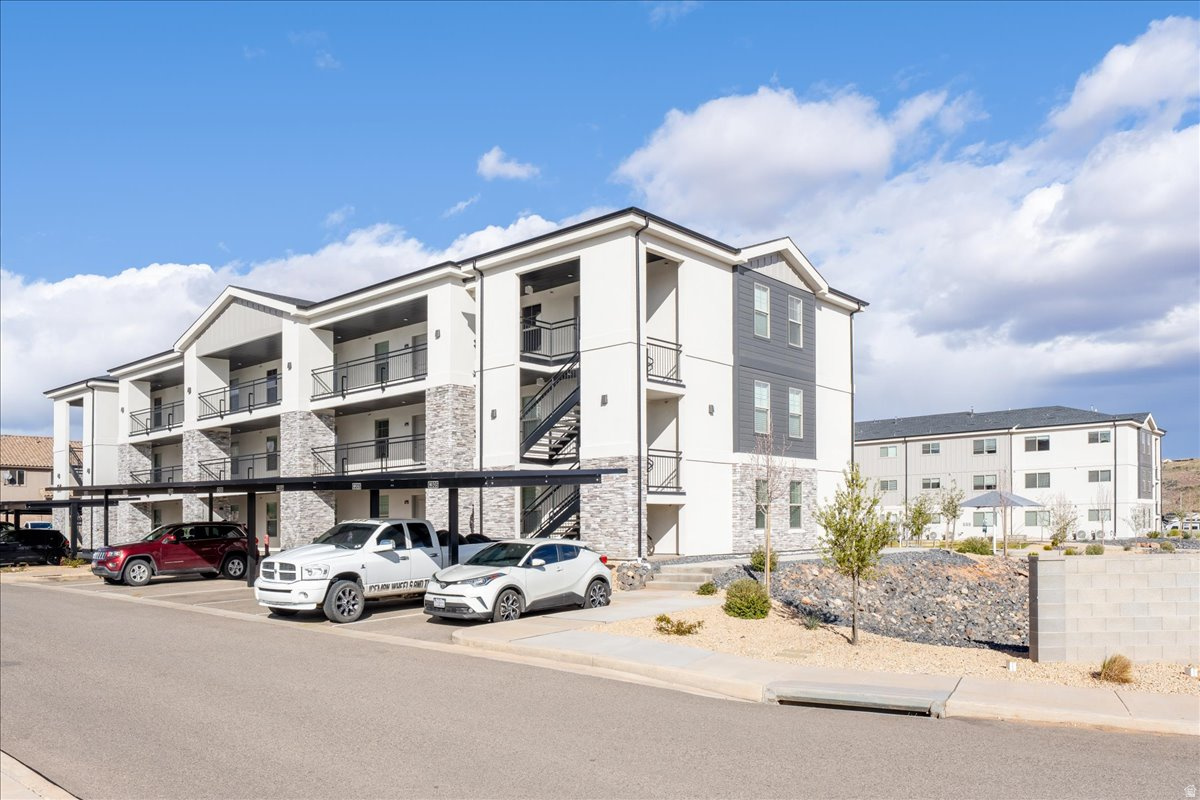 RED VISTA CONDOMINIUMS - Residential