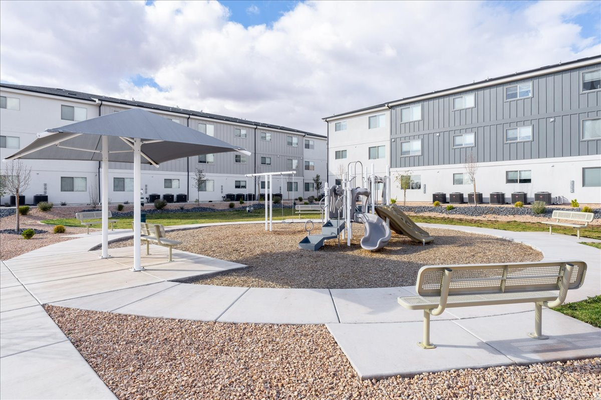 RED VISTA CONDOMINIUMS - Residential