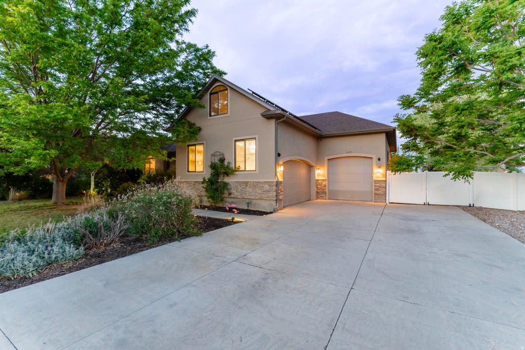 Photo of 635 S 350 W, Vernal, UT 84078 (MLS # 2164860)