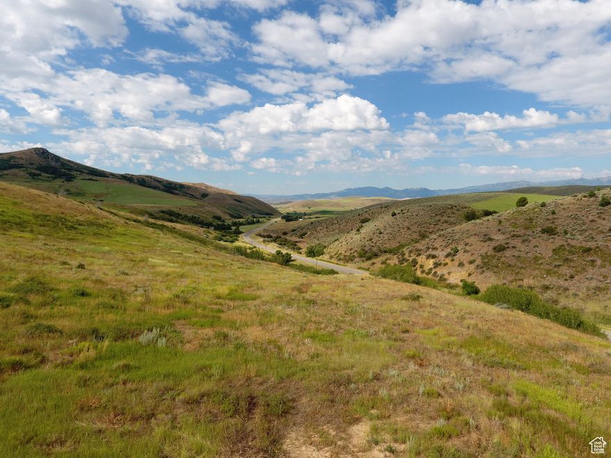 This lot offers over 5 acres of elbow room, open space all around, and unobstructed views of the mountains and valley. Power will be brought to the lot. Let the builder know where you want your home site and he will help make it happen. Call today for more details!