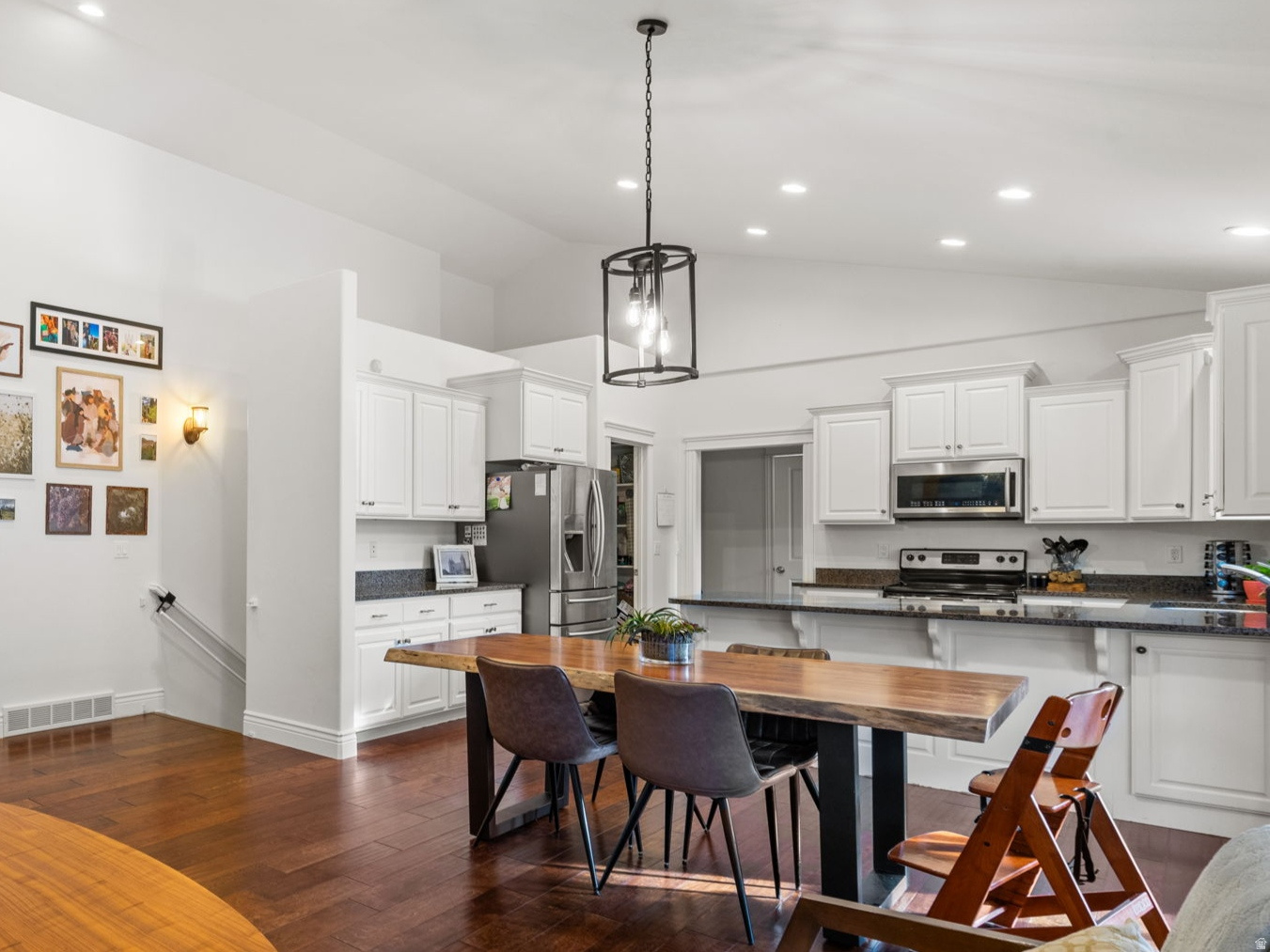 RIVER COVE - Residential