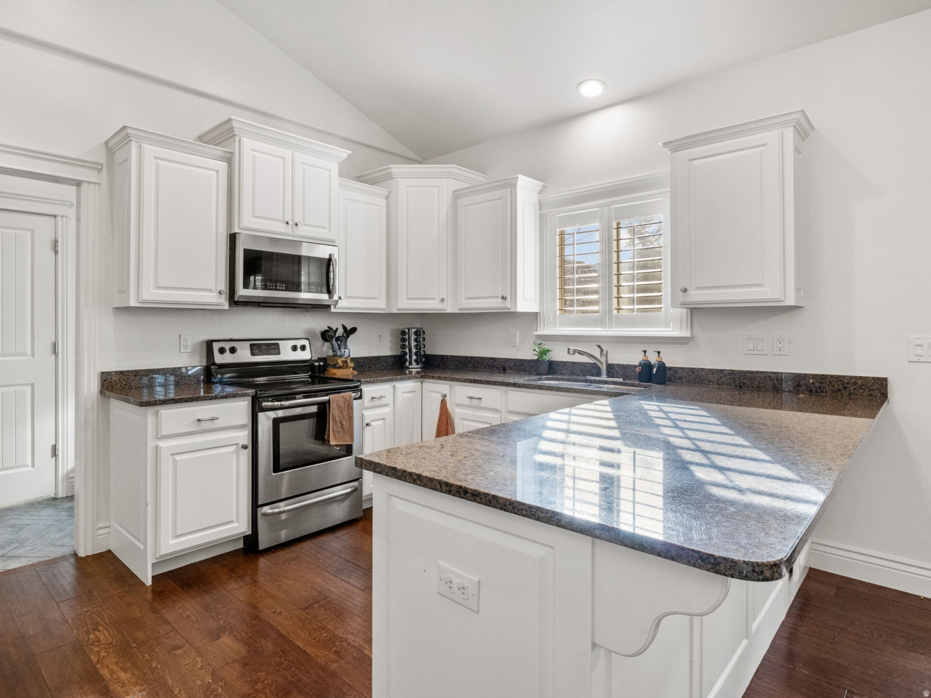 RIVER COVE - Residential