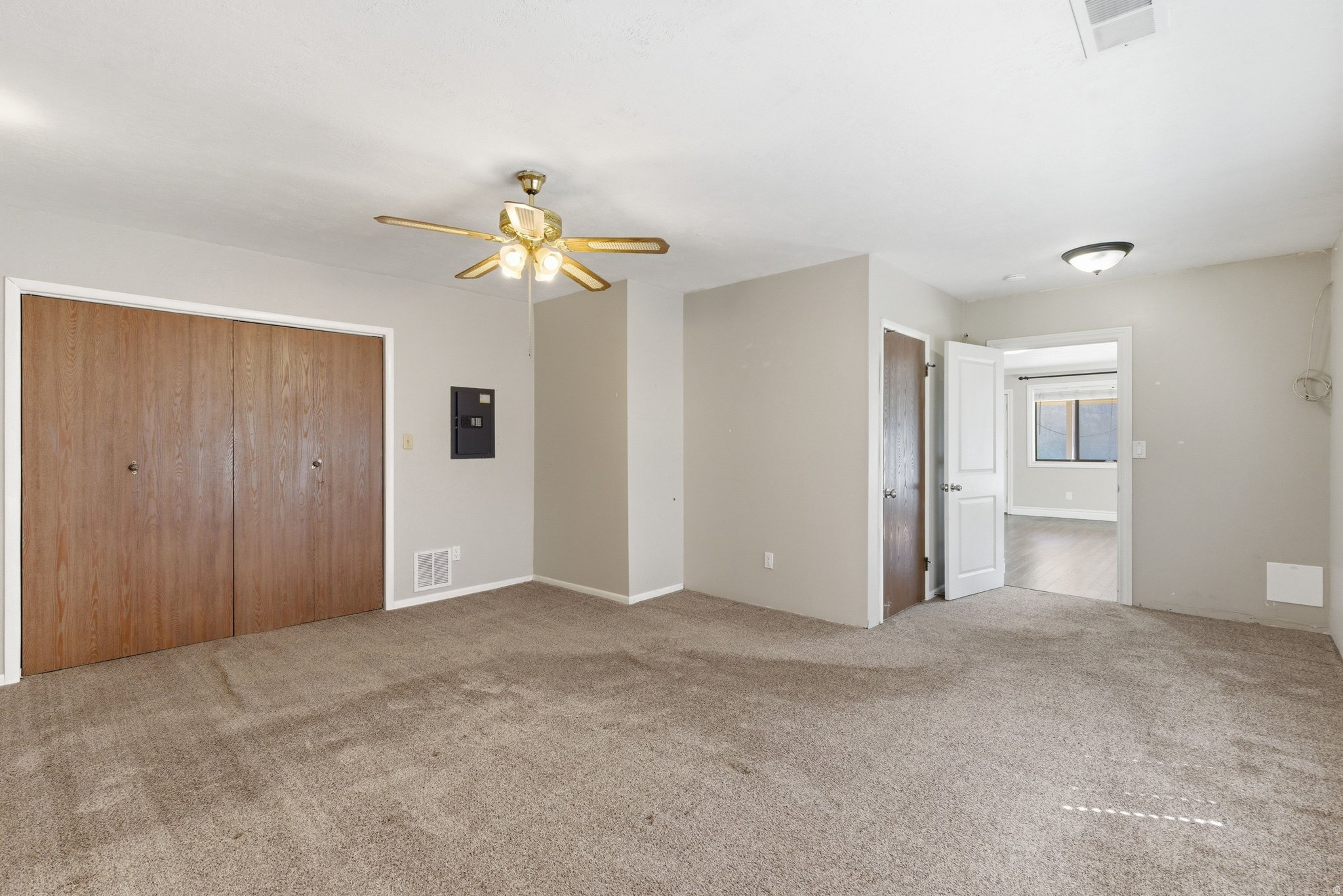 VALE MANOR - Residential