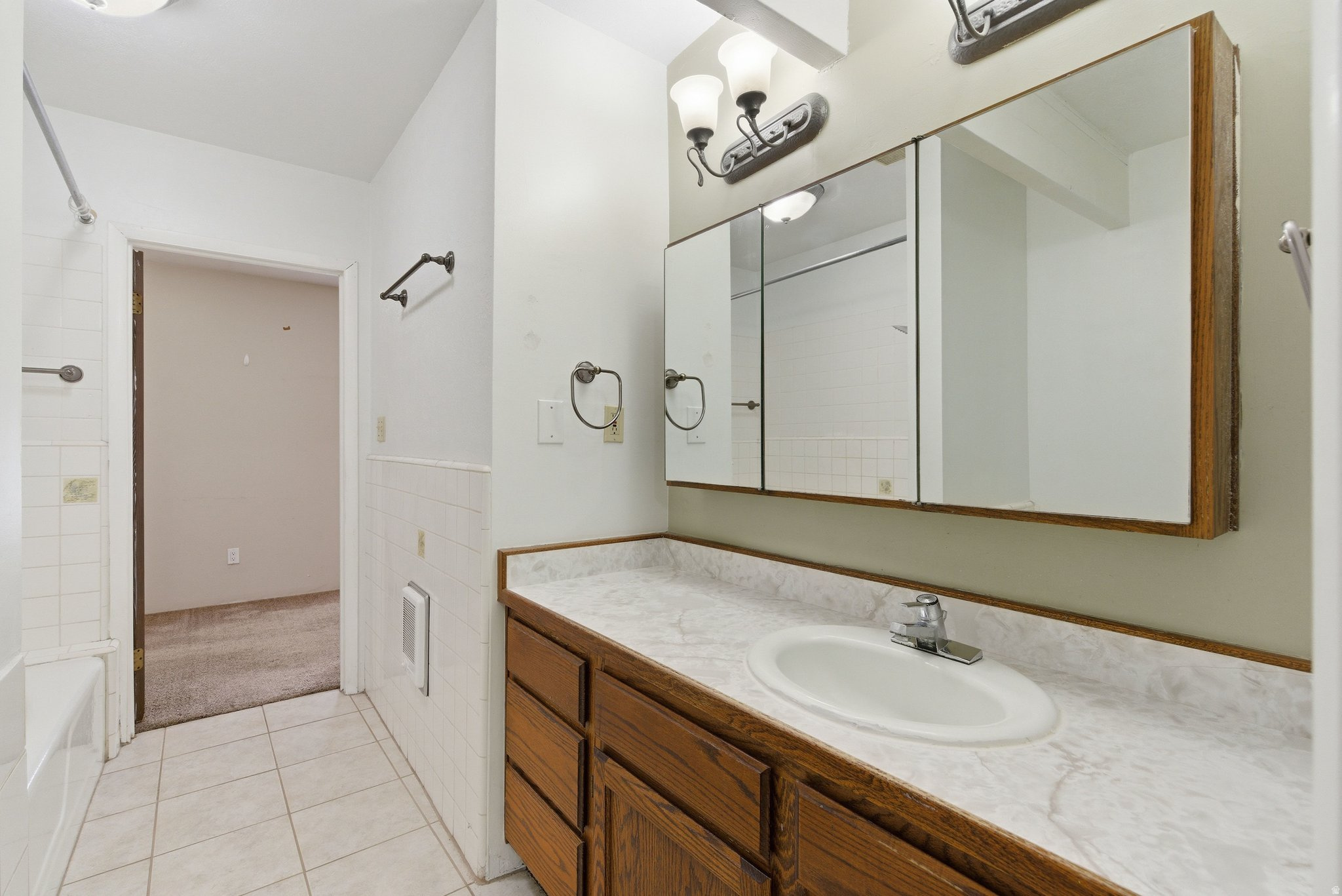 VALE MANOR - Residential