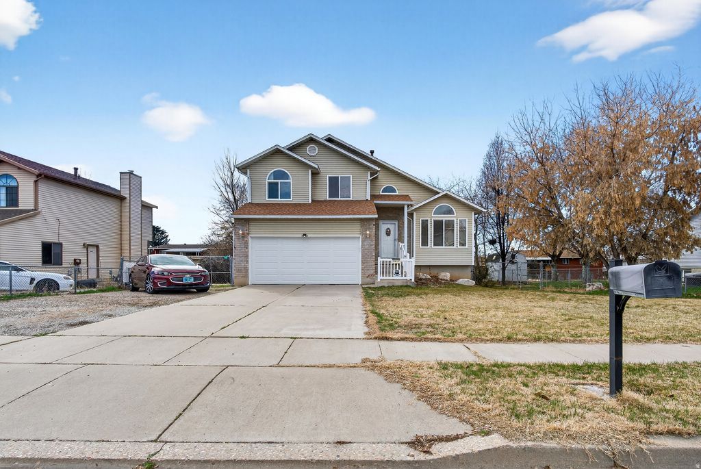 Photo of 2627 N 1220 W, Clinton, UT 84015 (MLS # 2142589)