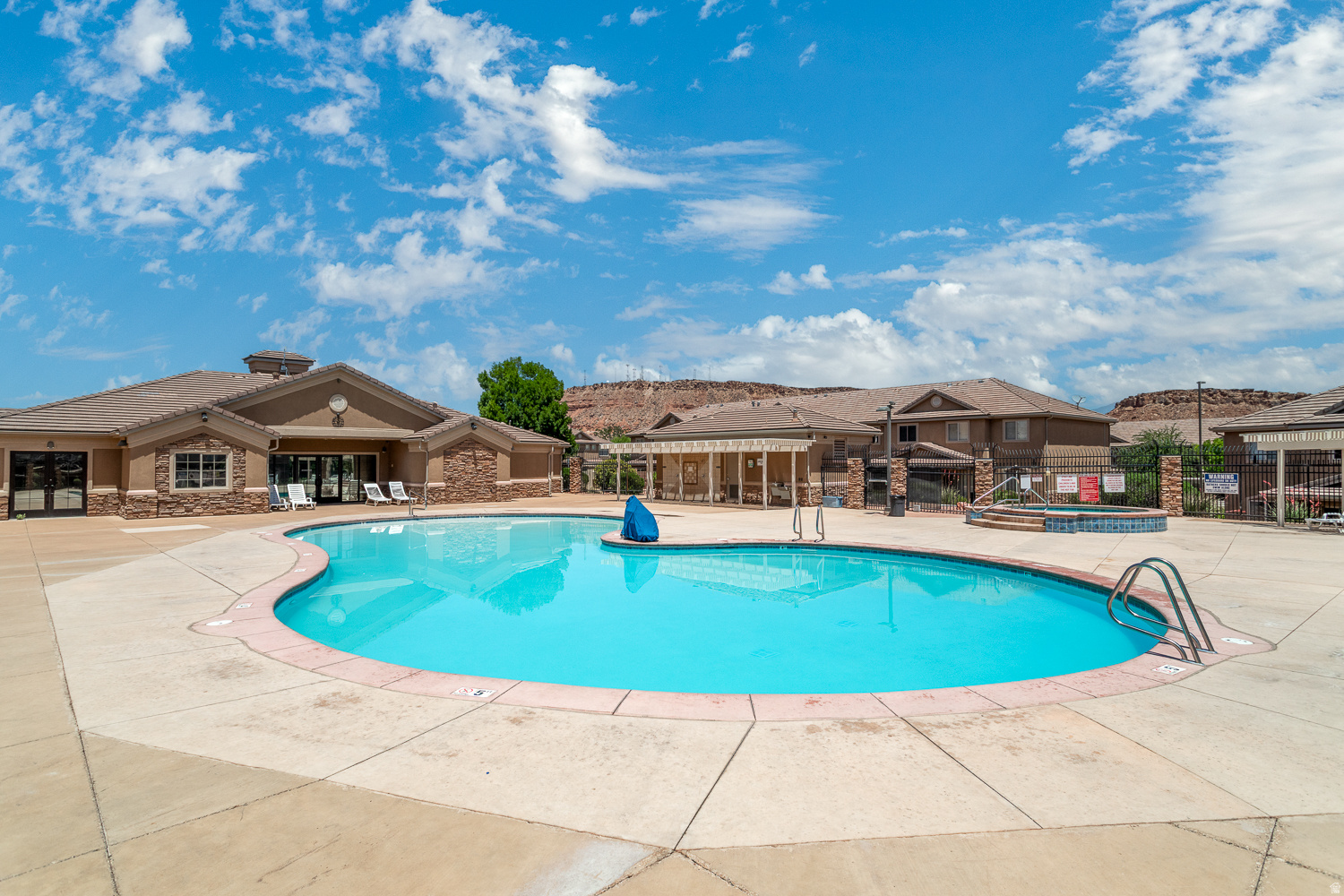 HIDDEN VALLEY TOWN HOMES PUD PH 1 - Residential