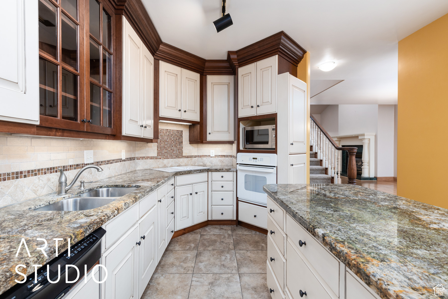 OAK CREEK - Residential Income