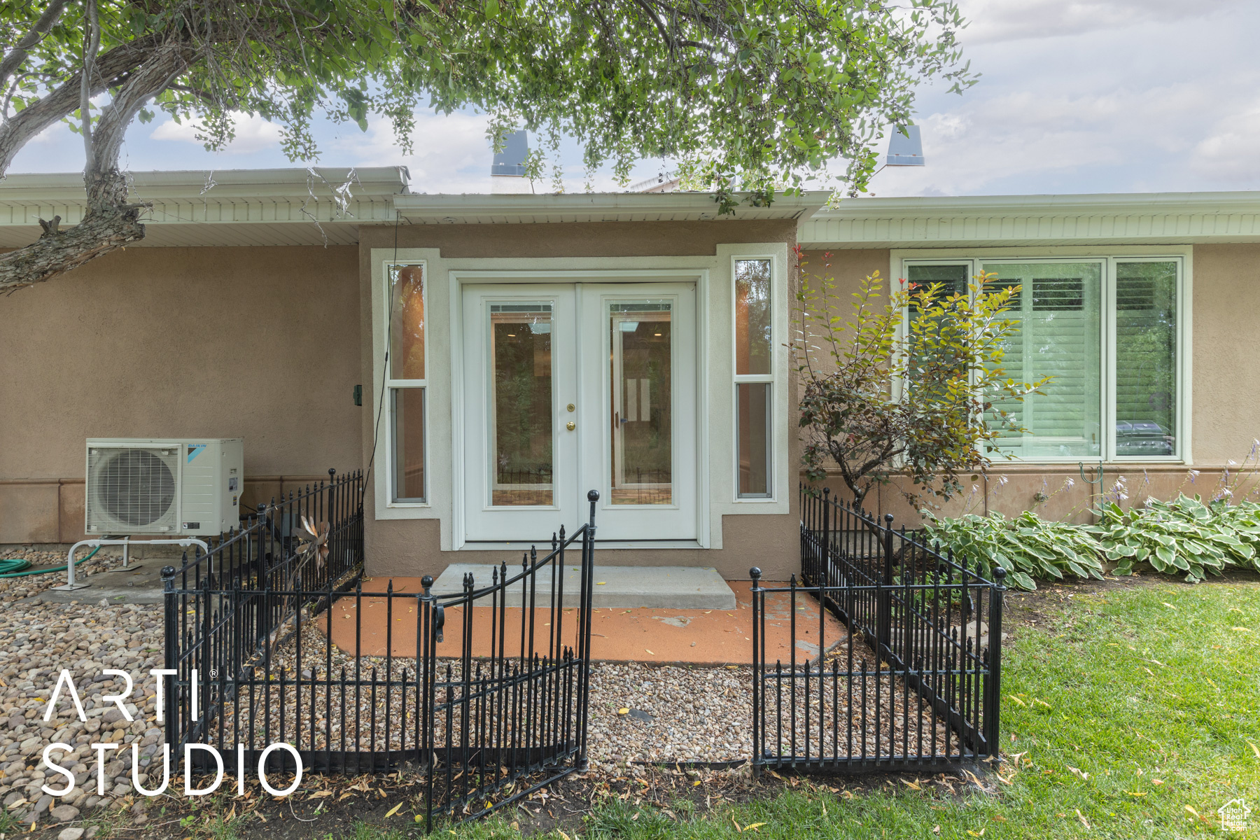 OAK CREEK - Residential Income