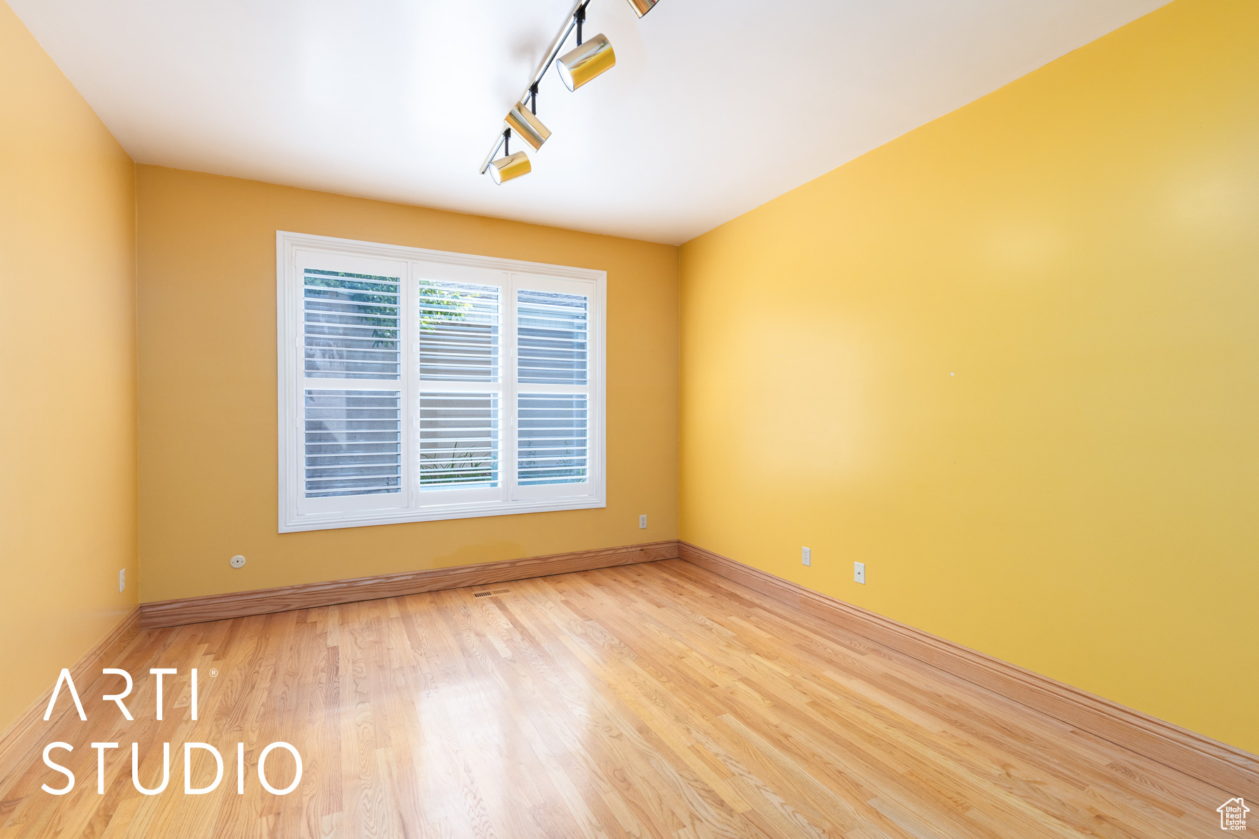 OAK CREEK - Residential Income