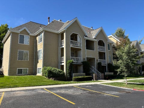 Photo of 1212 E WATERSIDE CV #10, Cottonwood Heights, UT 84047 (MLS # 2171434)