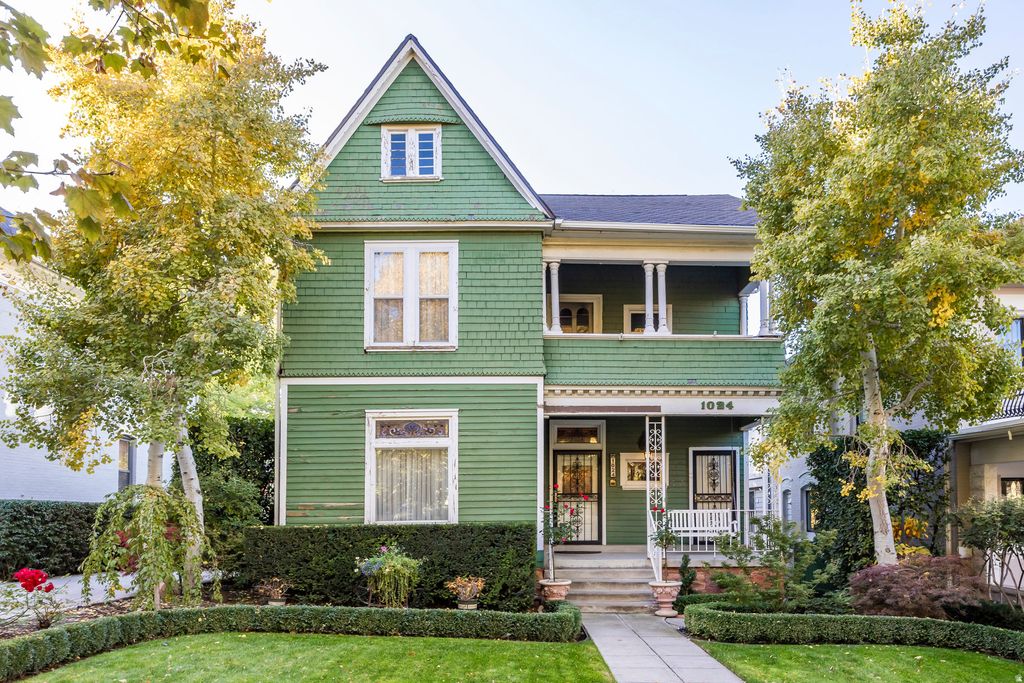 Photo of 1024 E 1ST AVE, Salt Lake City, UT 84103 (MLS # 2121389)