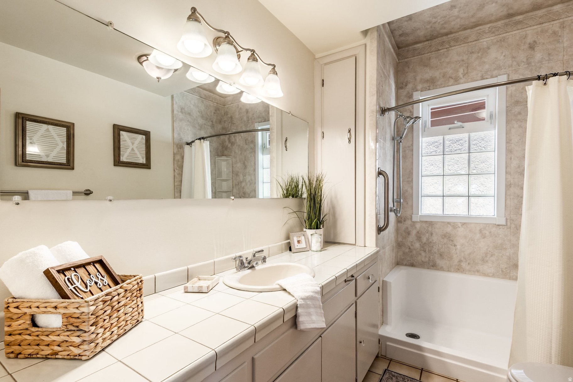 PARADISE ADD - Residential