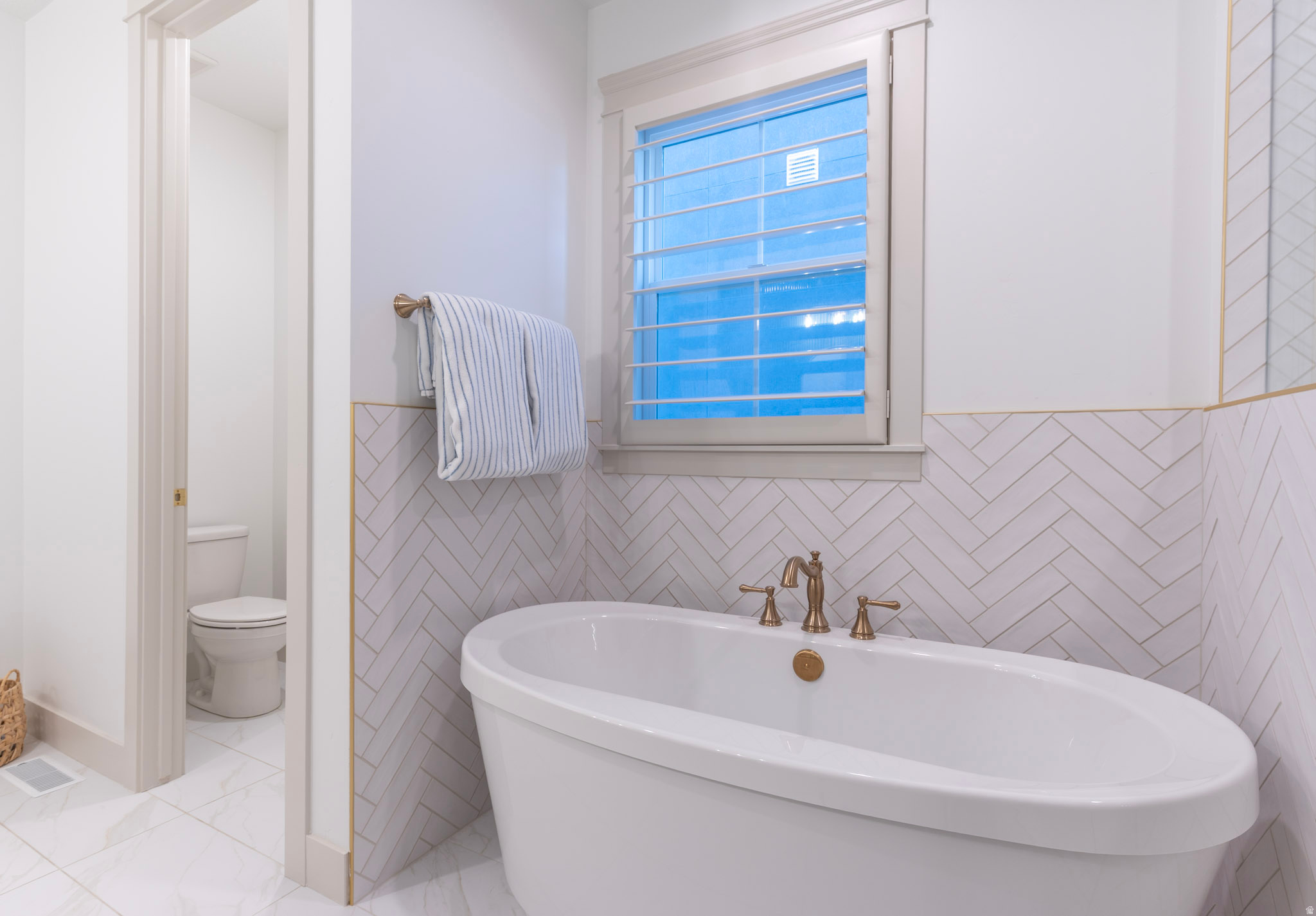 DAYBREAK - Residential