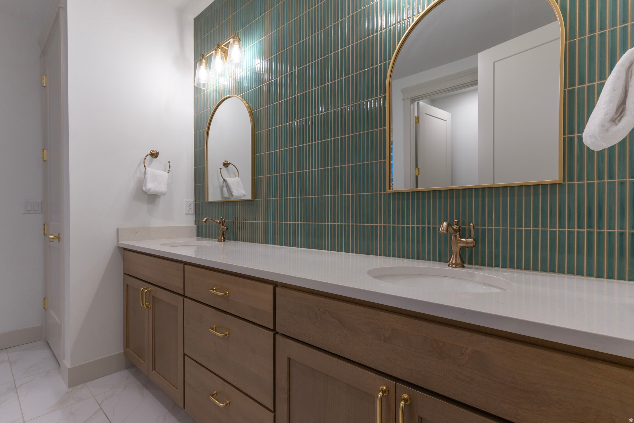 DAYBREAK - Residential