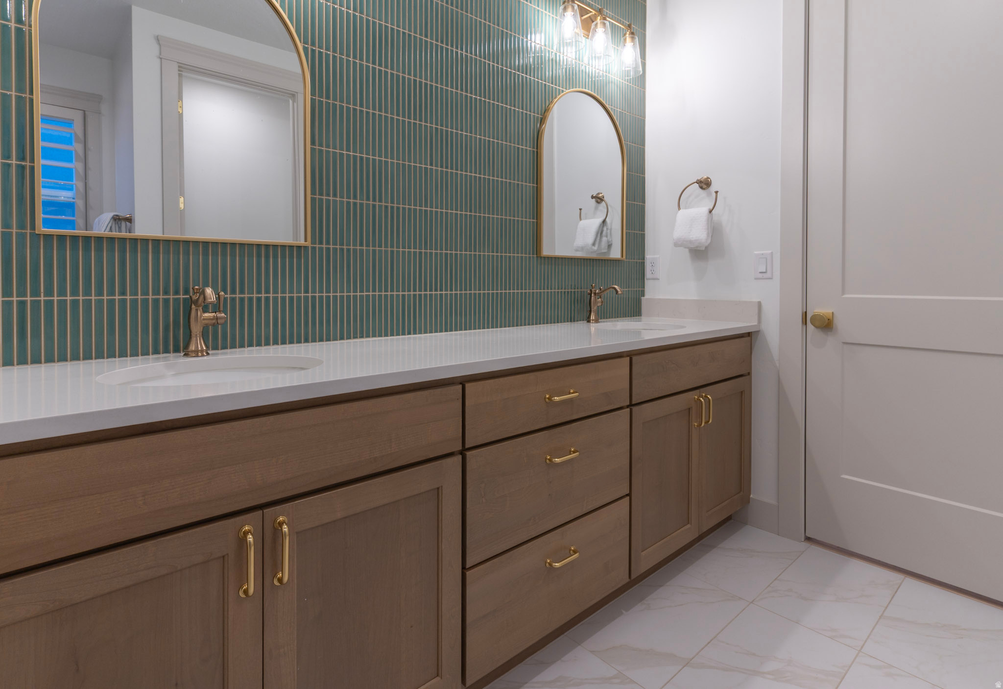 DAYBREAK - Residential