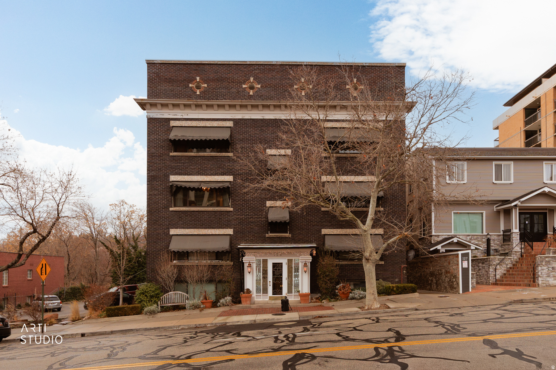 OXFORD MANOR - Residential