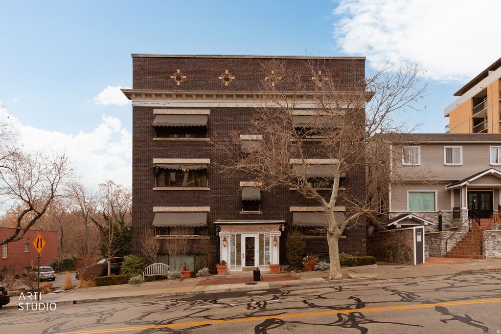 Photo of 125 E 1ST AVE #106, Salt Lake City, UT 84103 (MLS # 2137606)