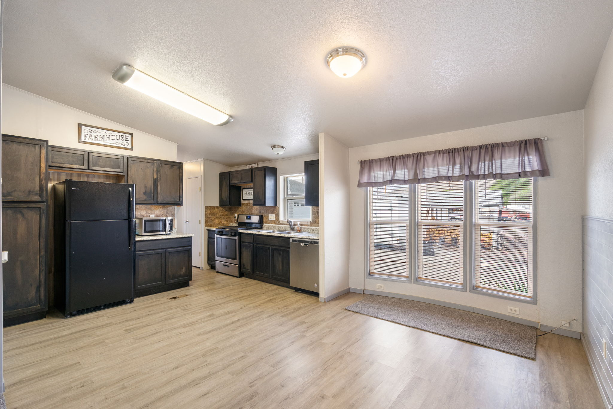 PINE HOLLOW ESTATES - Residential