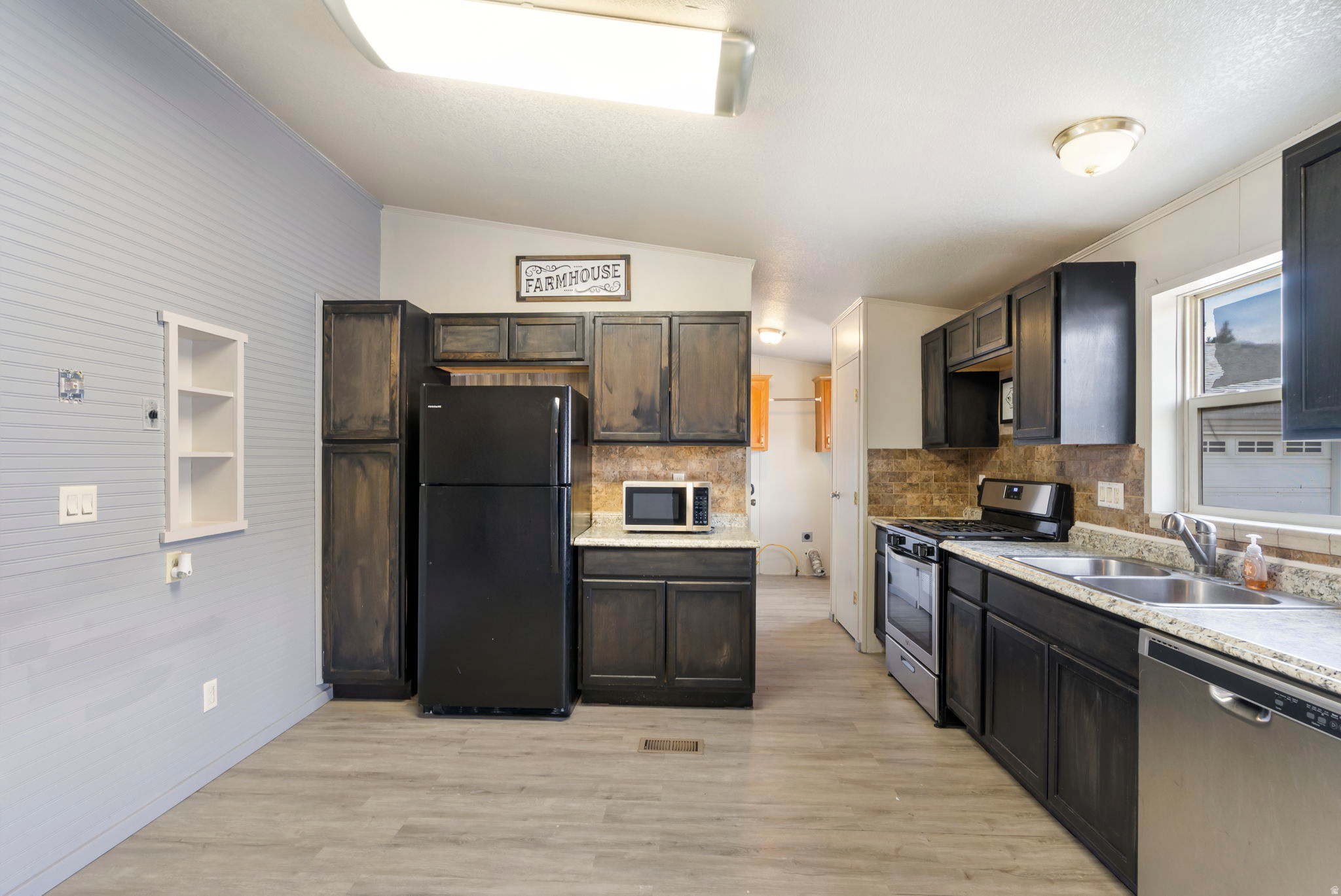 PINE HOLLOW ESTATES - Residential