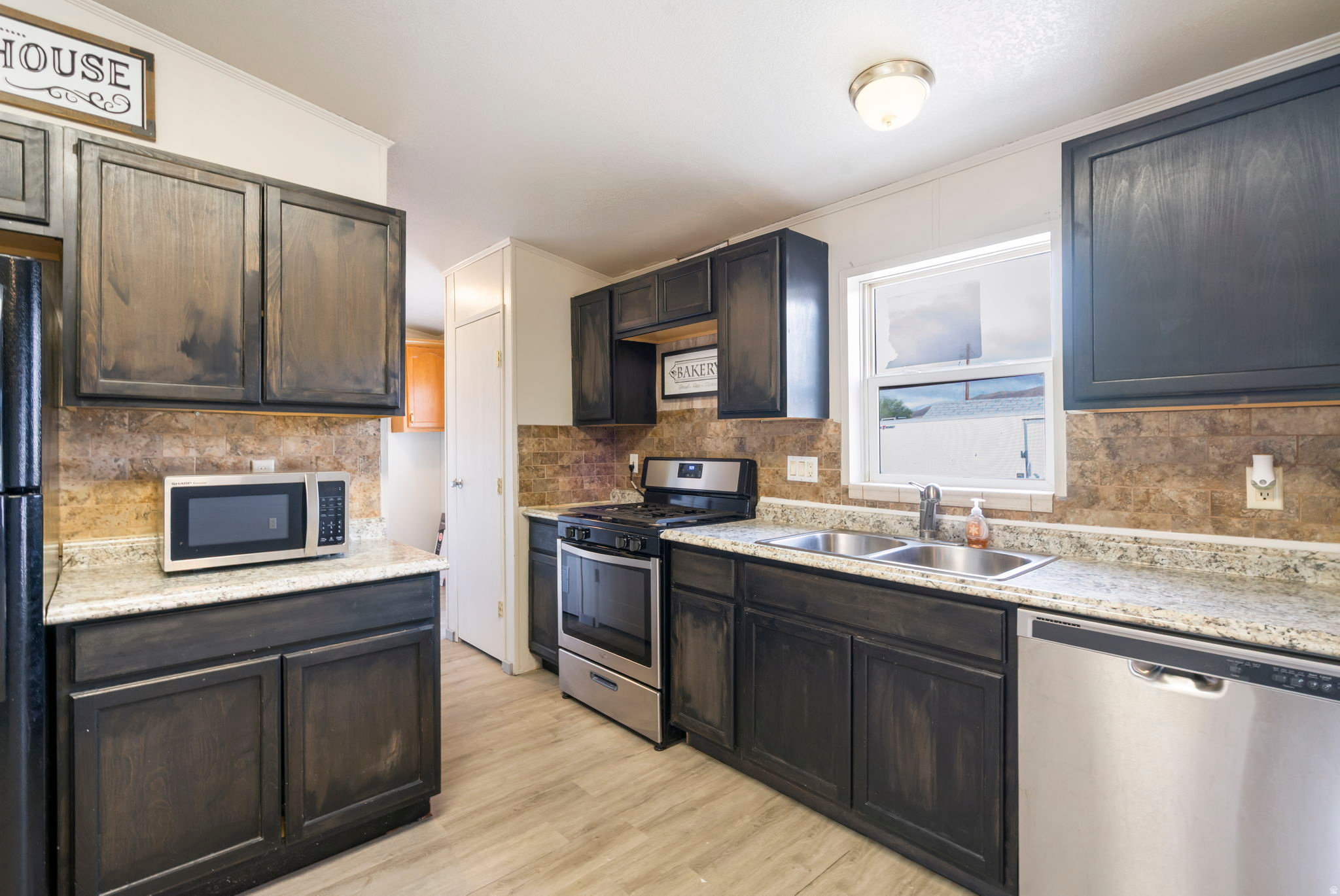 PINE HOLLOW ESTATES - Residential