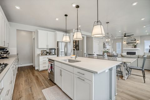 Tiny photo for 3092 S EDGEWATER CV, Syracuse, UT 84075 (MLS # 2153261)