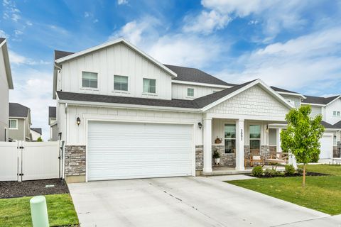 Photo of 3092 S EDGEWATER CV, Syracuse, UT 84075 (MLS # 2153261)
