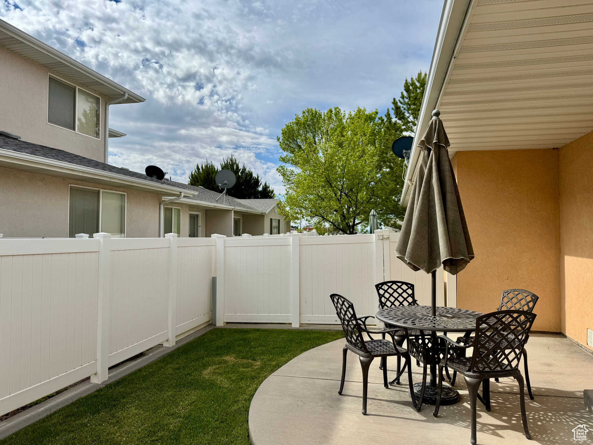 TOPAZ TOWNHOMES - Residential