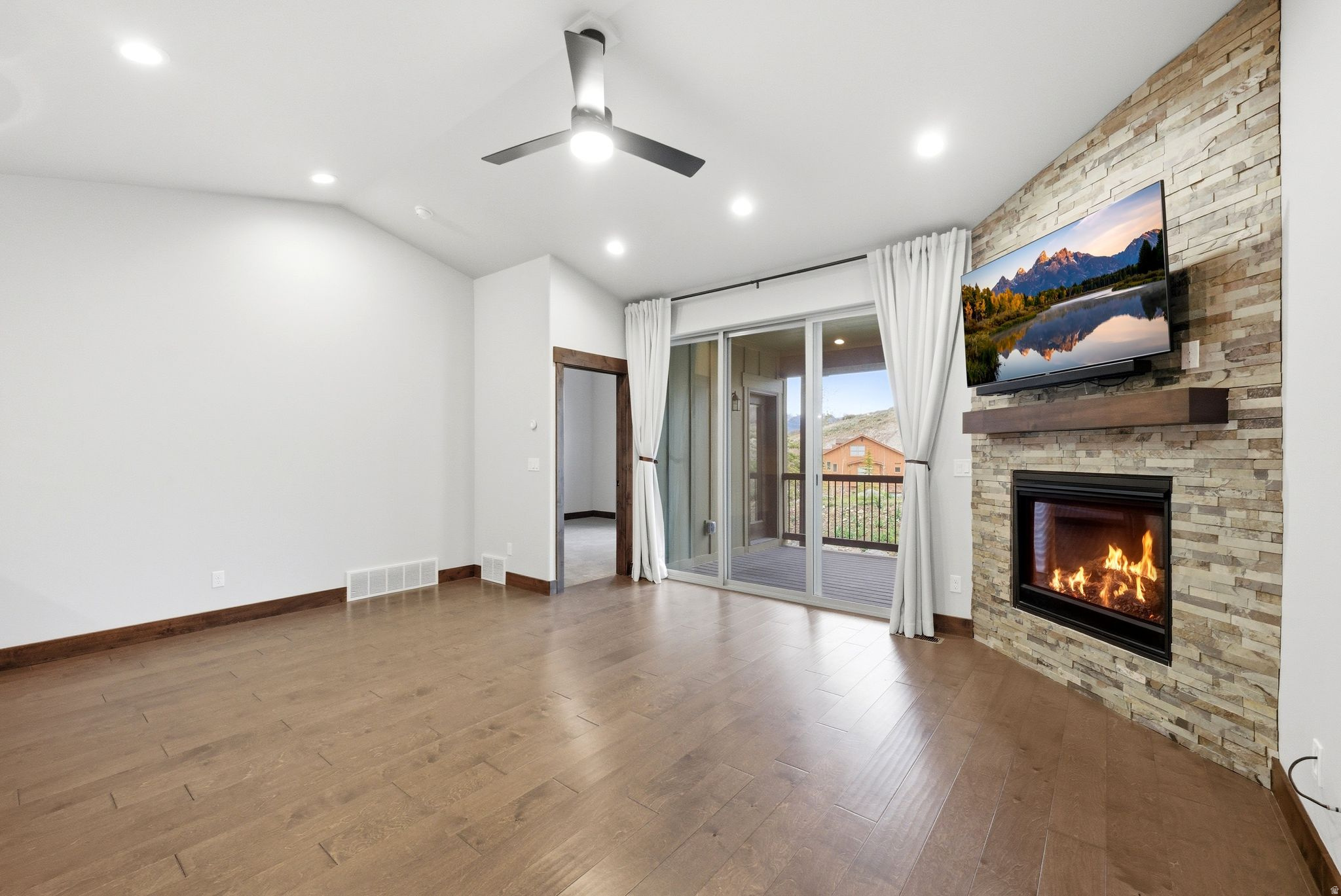 BLACK ROCK RIDGE - Residential