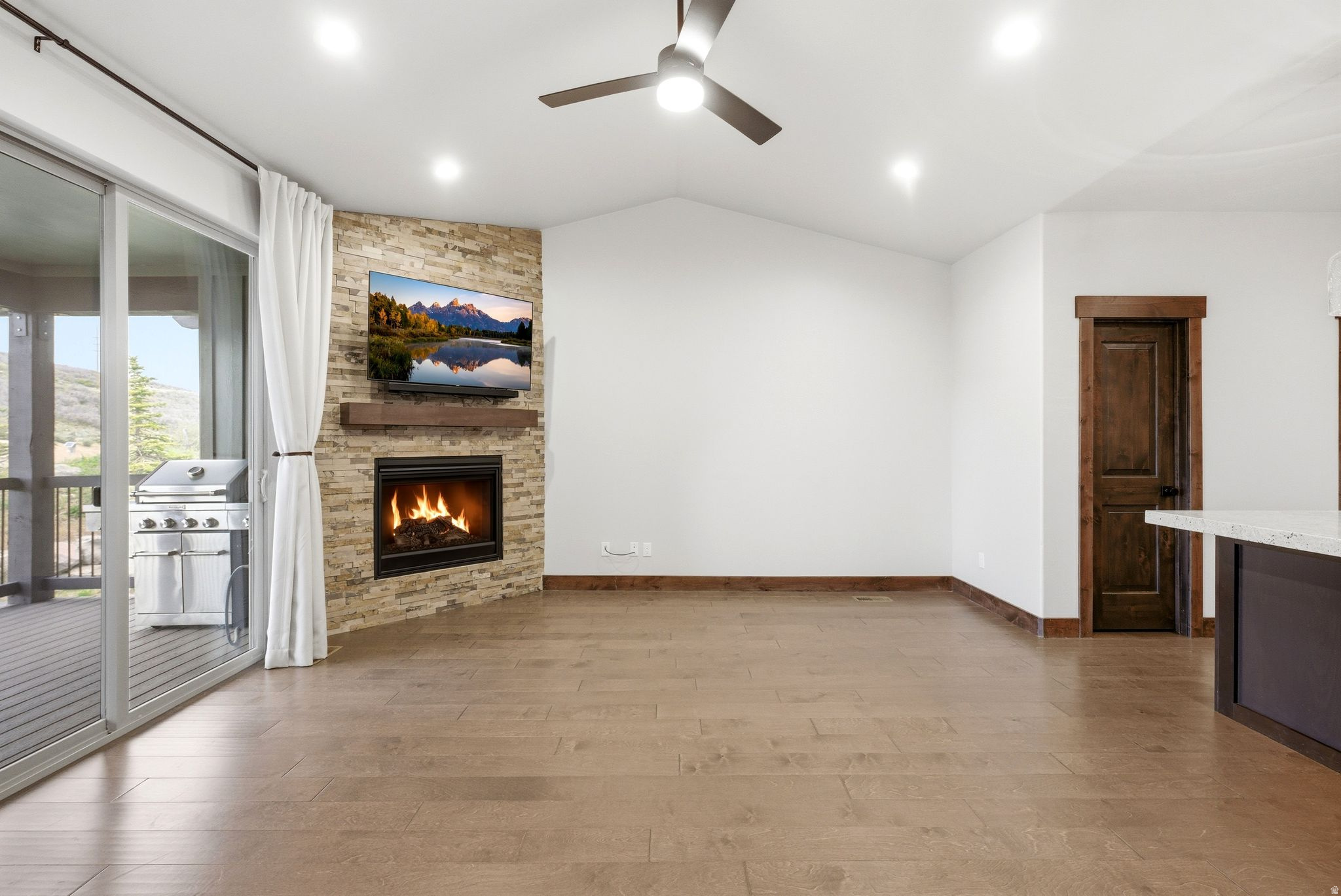 BLACK ROCK RIDGE - Residential