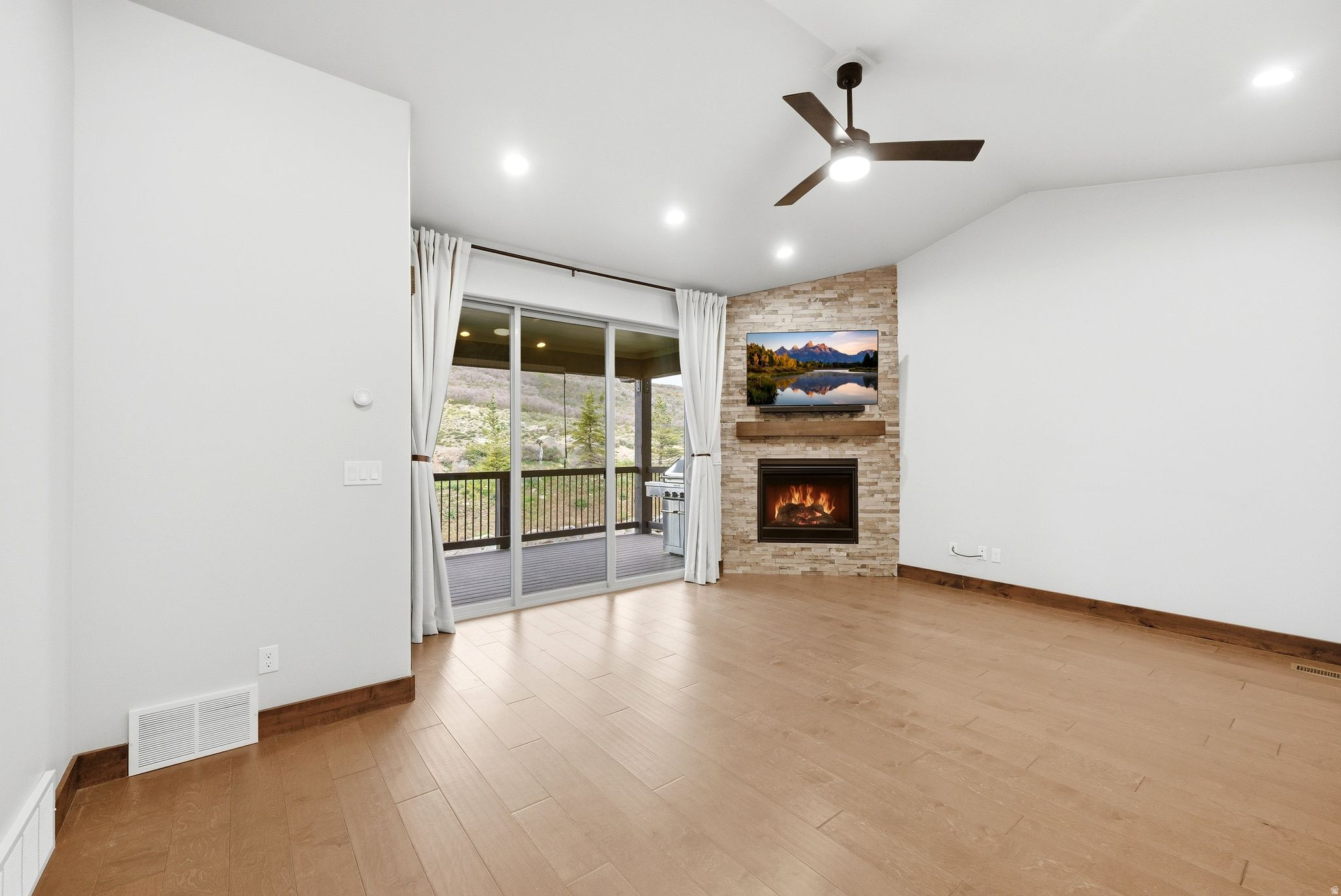 BLACK ROCK RIDGE - Residential