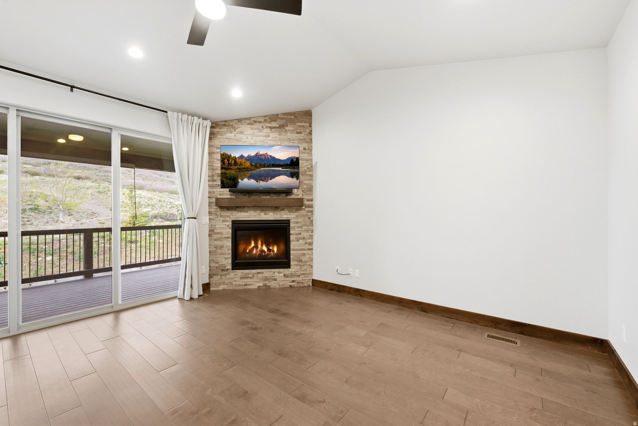 BLACK ROCK RIDGE - Residential