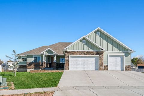 Tiny photo for 967 W YAMADA CT S, Syracuse, UT 84075 (MLS # 2158802)