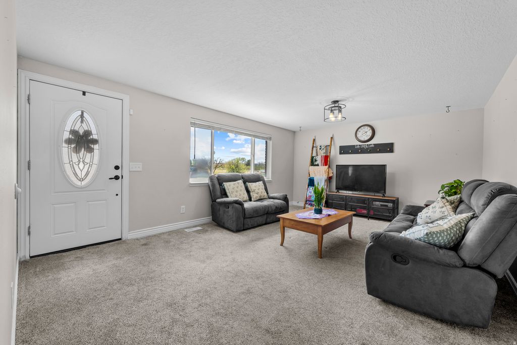 Photo of 421 N 500 W, Santaquin, UT 84655 (MLS # 2150879)