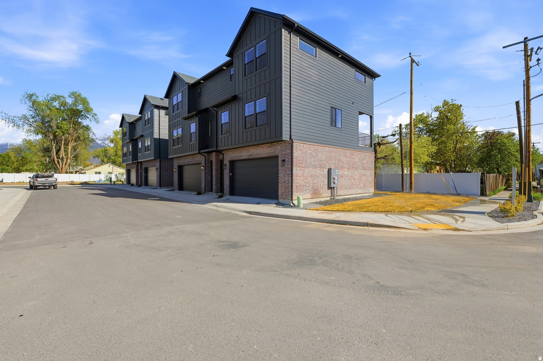 WOODHAVEN ESTATES - Residential Income