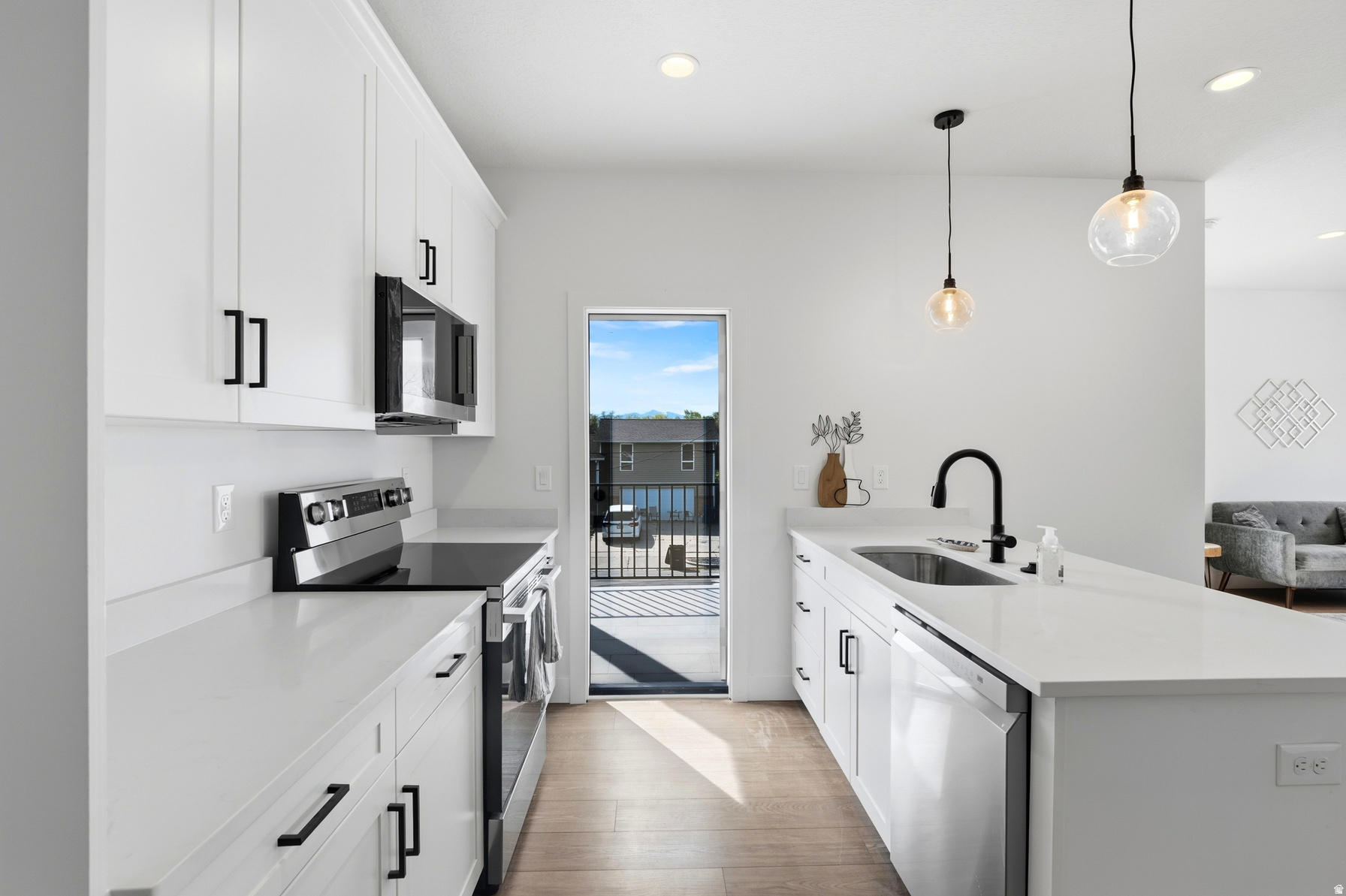 WOODHAVEN ESTATES - Residential Income
