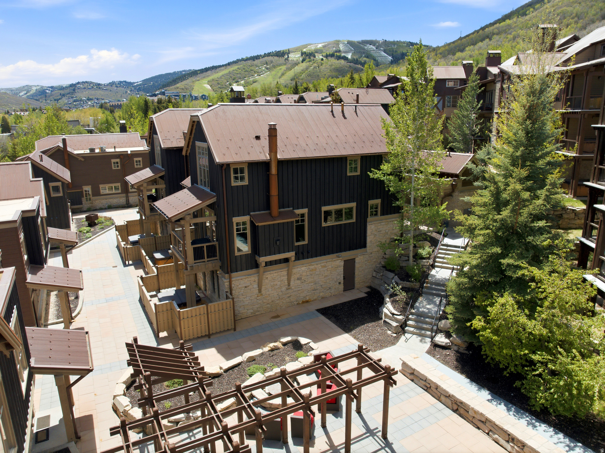 SPIRO CONDOMINIUMS - Residential