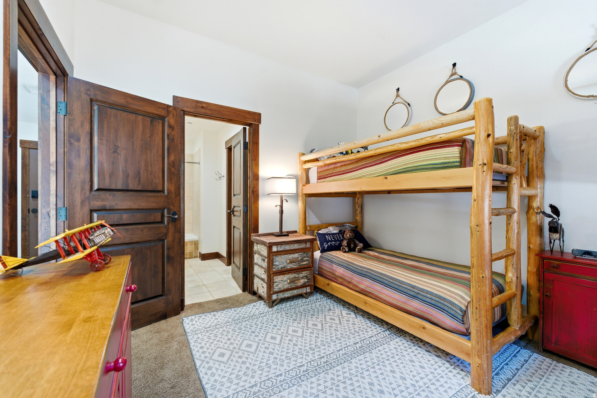 SPIRO CONDOMINIUMS - Residential