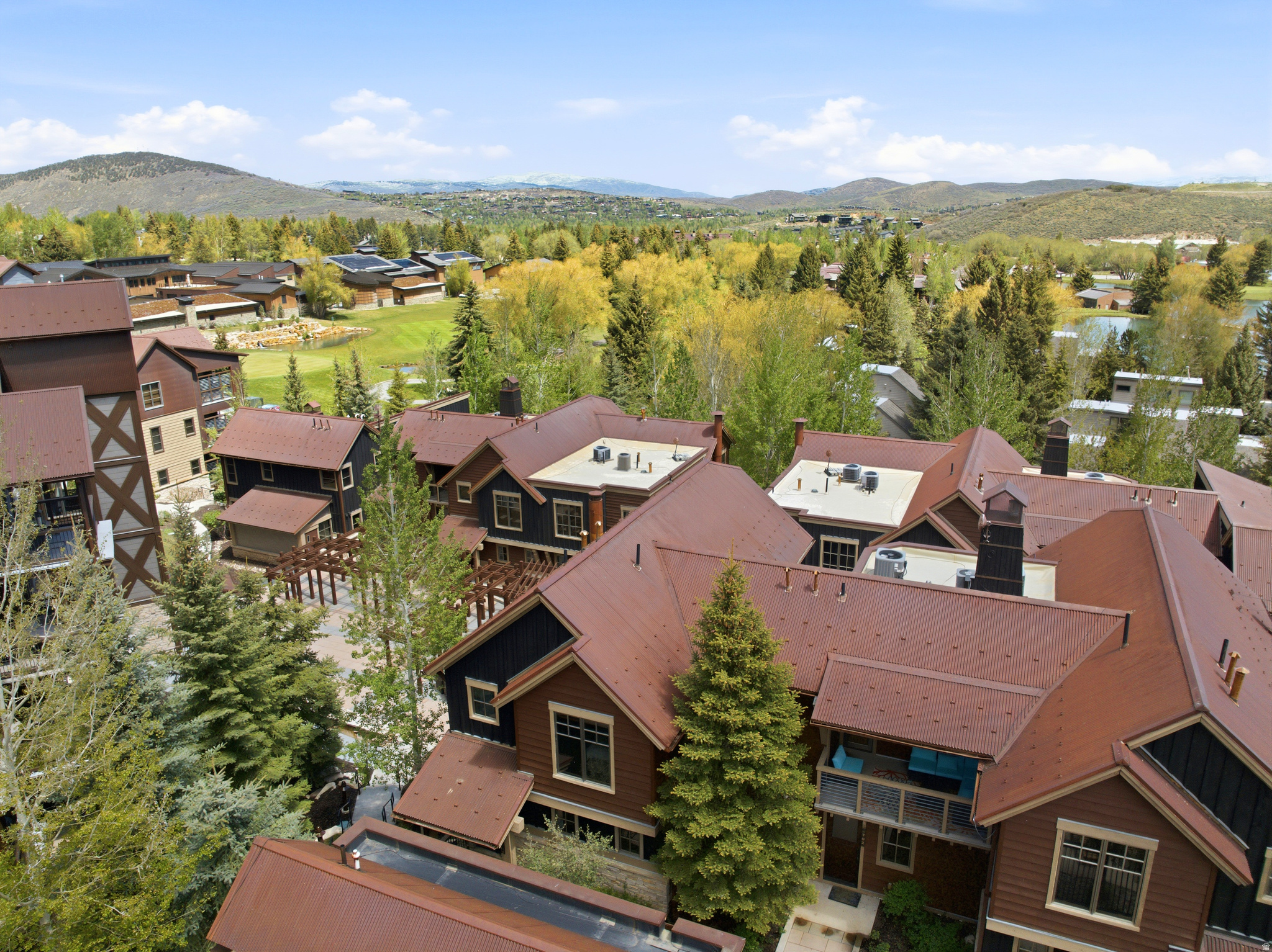 SPIRO CONDOMINIUMS - Residential