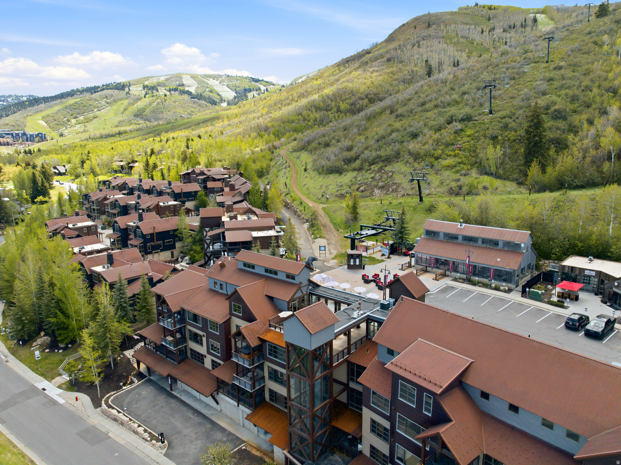 SPIRO CONDOMINIUMS - Residential