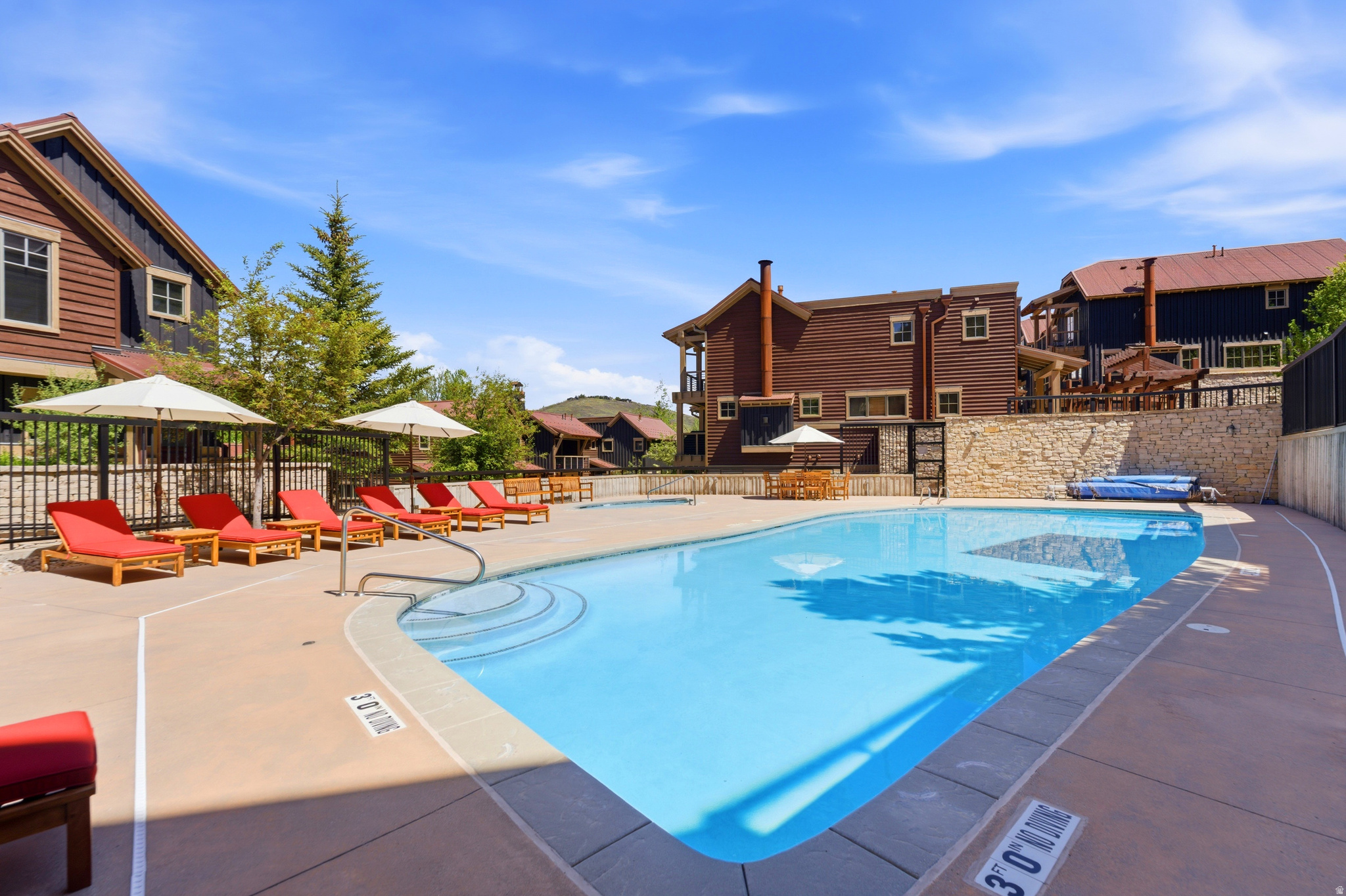 SPIRO CONDOMINIUMS - Residential