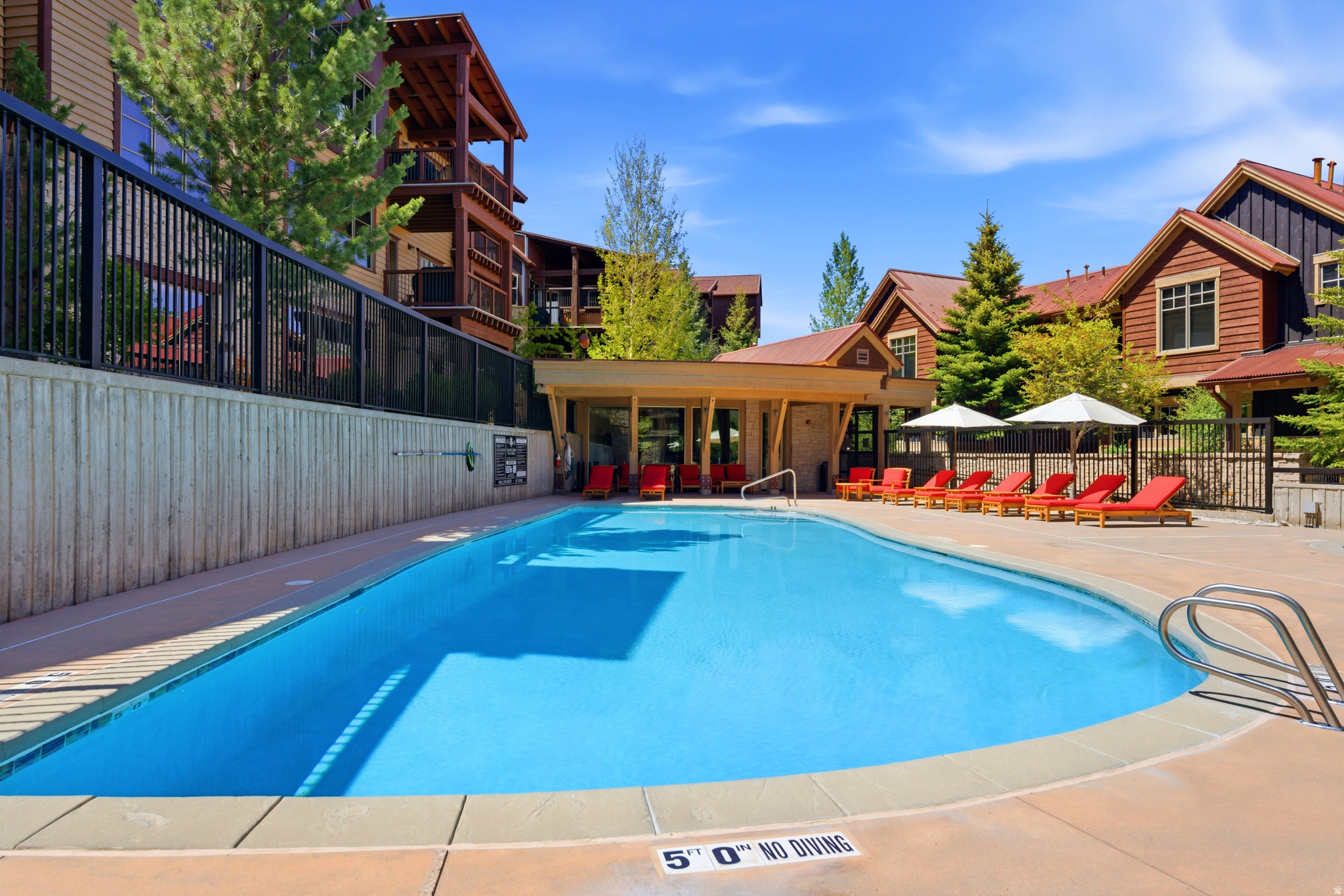 SPIRO CONDOMINIUMS - Residential