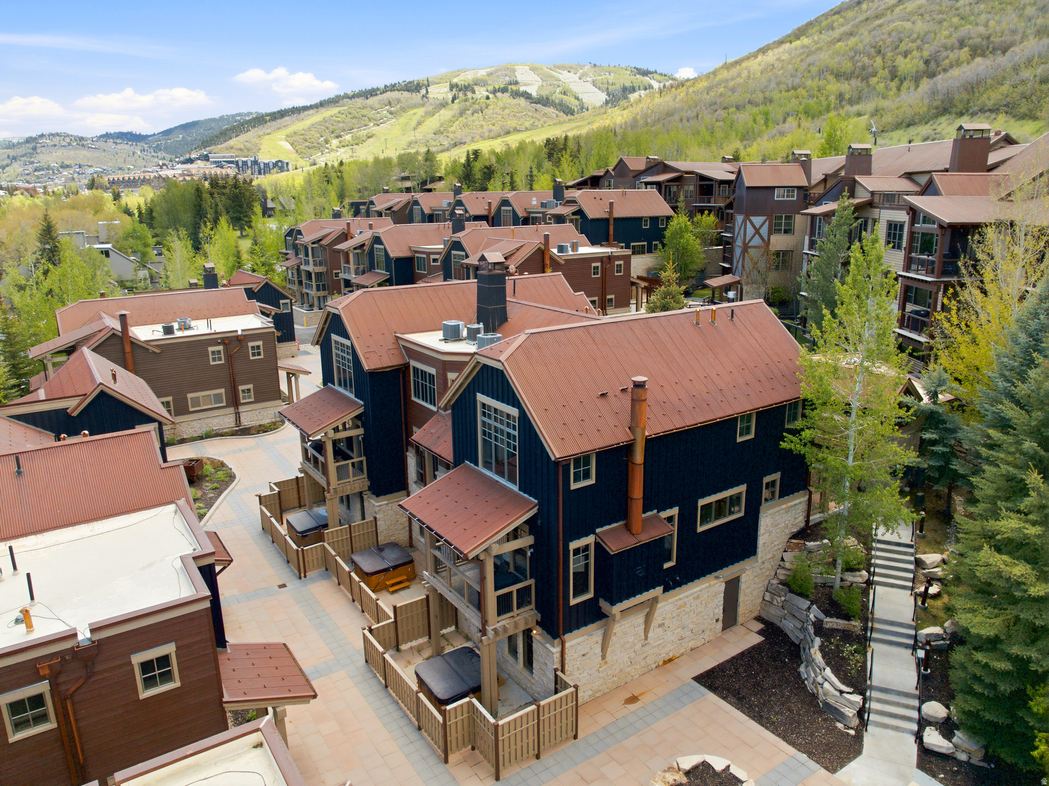 SPIRO CONDOMINIUMS - Residential