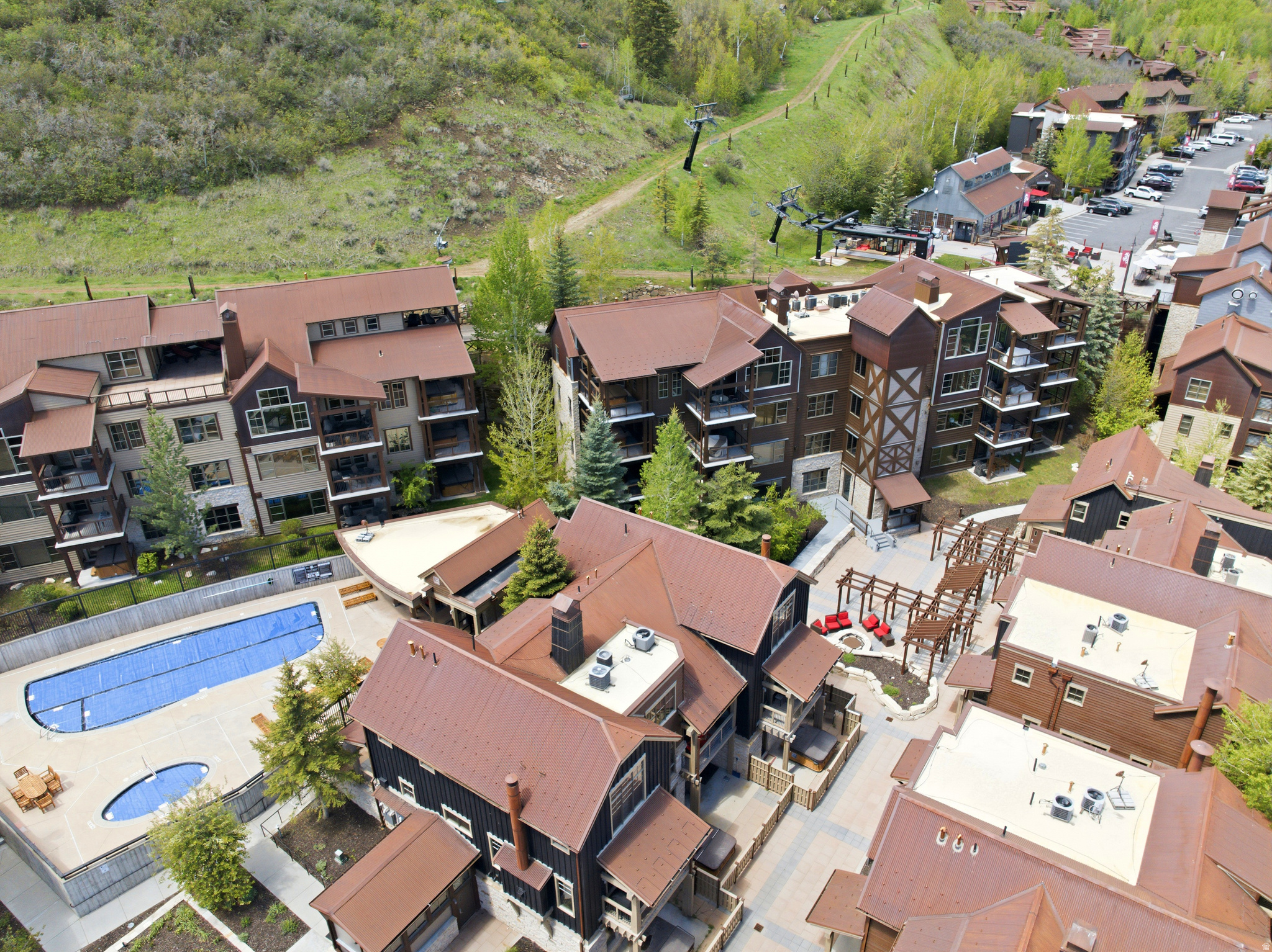 SPIRO CONDOMINIUMS - Residential