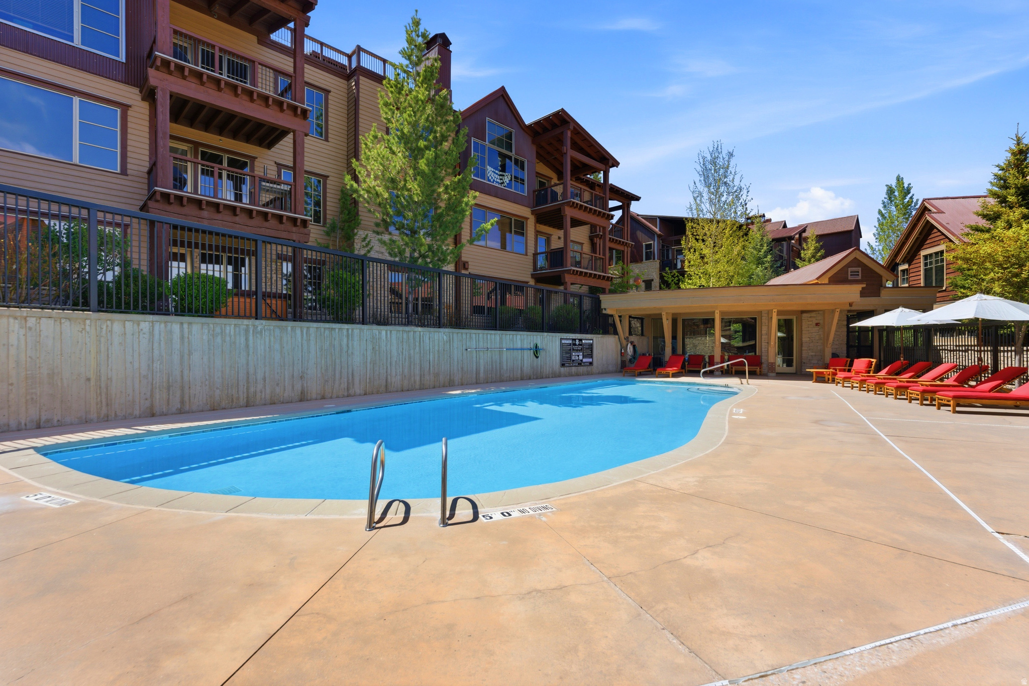 SPIRO CONDOMINIUMS - Residential